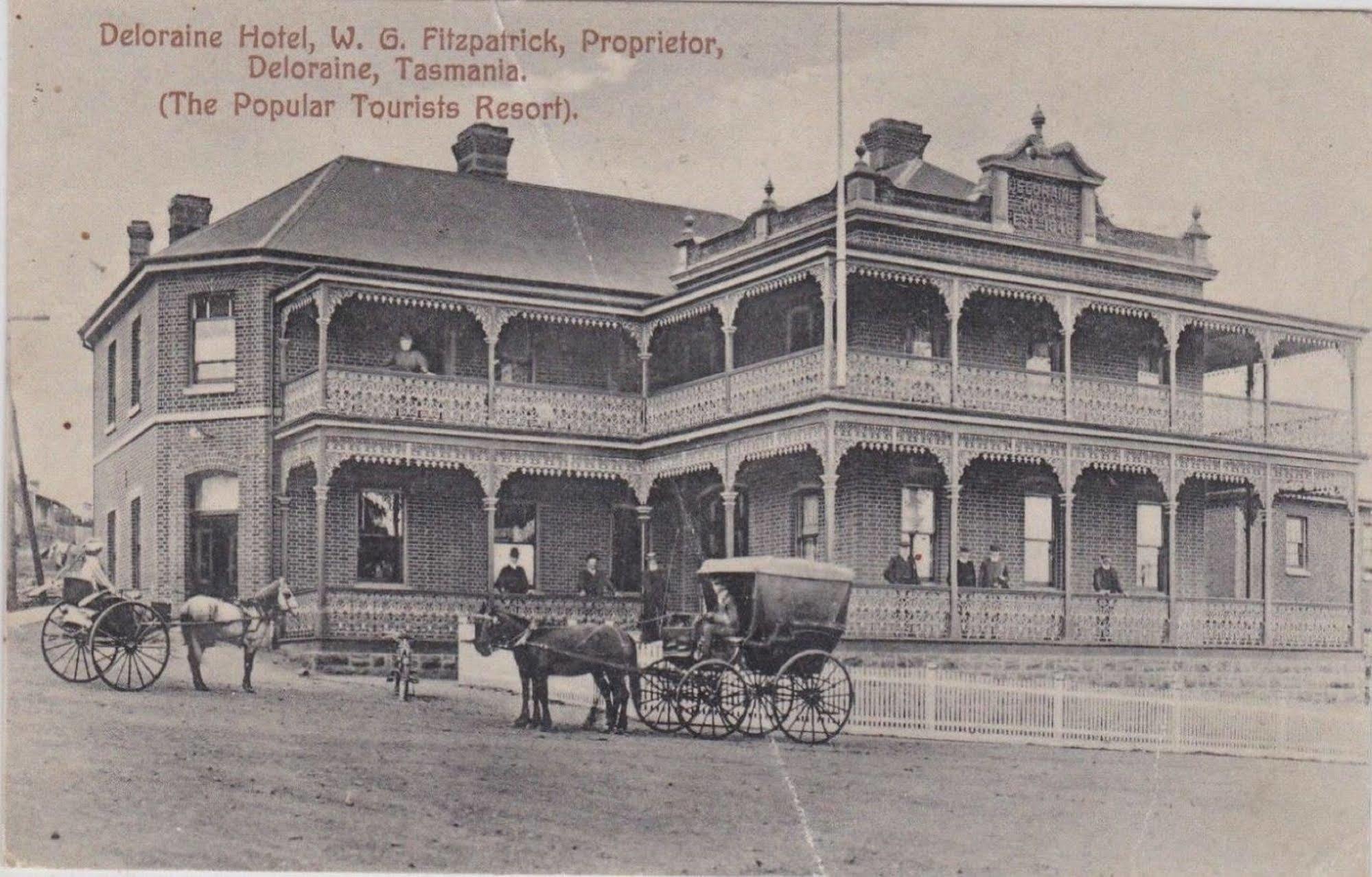 Deloraine Hotel ภายนอก รูปภาพ